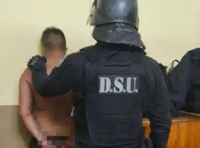 Ingresaron a un supermercado y su huida dejó un rastro que la policía siguió hasta un domicilio