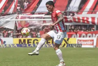 Un exfutbolista reclama una indemnización millonaria por una lesión, pero la ART responde con un argumento clave