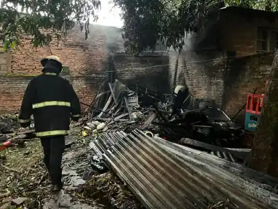 Incendio en un depósito de Posadas: las llamas avanzaban y algo frenó el desastre