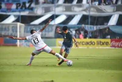 Atlético Tucumán igualó en el final, pero una cabeza letal lo dejó sin nada