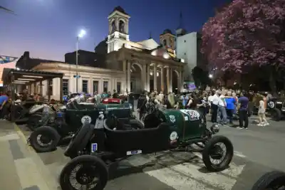 Concepción del Uruguay se llenó de autos de hace un siglo: qué los llevó hasta el Palacio San José