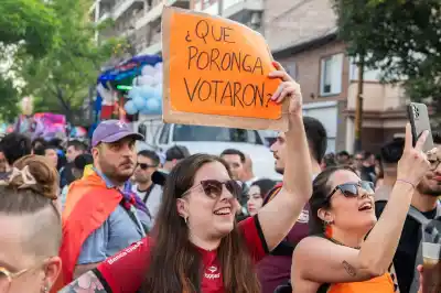 Rosario se pintó de arcoíris: la Marcha del Orgullo tuvo un mensaje que resonó en el Monumento