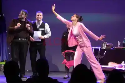 Mozart llegó a Paraná con una ópera que hace reír y sale del libreto