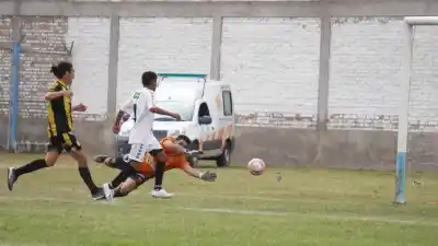 Cuartos de infarto en la Liga Jujeña: un clásico se definió desde los doce pasos