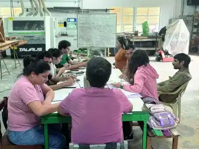La UNaF suma un software lituano que cambia la forma de cortar la madera en Formosa