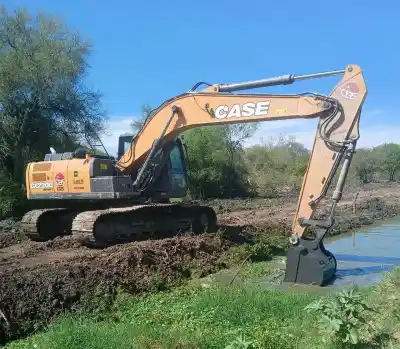 Sameep mete mano en las lagunas de General San Martín: los sedimentos que sacan a la fuerza