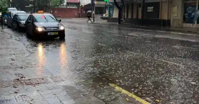 La ciudad quedó bajo el agua: un día de lluvia intensa dejó cientos de reclamos y un panorama desolador