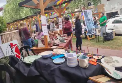 Bell Ville vuelve a reunir a los ceramistas: quema de piezas, feria y música en vivo