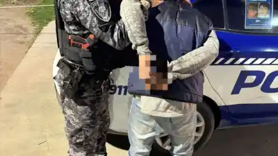 Seis operativos en una madrugada: menores trasladados, un arma tirada y una moto secuestrada