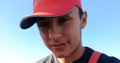 La madre del joven hallado sin vida en Funes reveló el último contacto y apuntó contra un sector del barrio