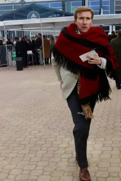 El salteño que descoloca a todos con su look y su forma de hablar: "Me dicen niño viejo"