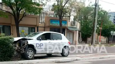 Se subió a la platabanda de la Belgrano y terminó estampado contra una columna de alumbrado
