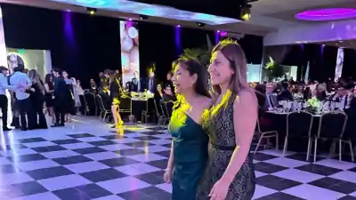 Una escribana recibió su medalla de oro y tuvo un gesto que nadie esperaba
