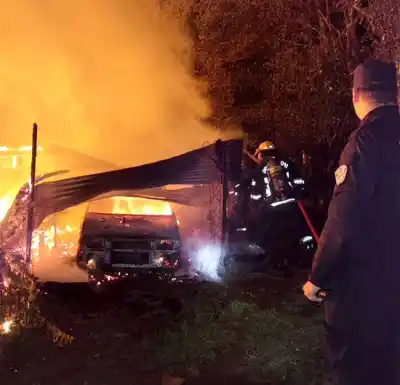 Durmiendo en Gobernador López: el fuego los despertó a tiempo pero igual lo perdieron todo