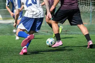 Tres hombres murieron jugando al fútbol amateur en San Juan: qué tienen en común las tres canchas