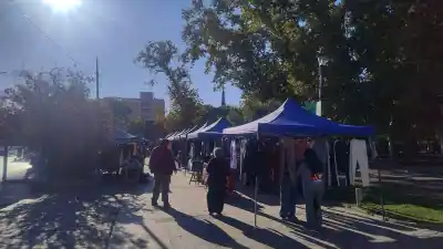 Cerraron la Plaza Laprida y los feriantes se quedaron sin su lugar: la salida que encontraron