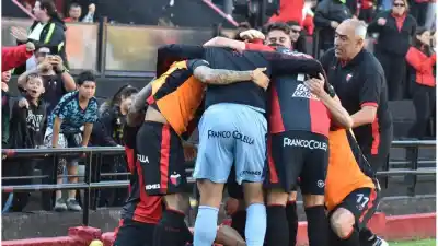 Colón ganó en el Brigadier, pero un delantero volvió a fallar lo imperdonable