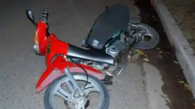Cruzó de carril, embistió a dos motociclistas y siguió de largo: la secuencia que nadie logra explicar en Alto Comedero