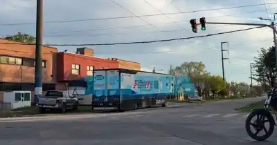 La calle que une dos barrios de La Plata y que los vecinos ya no aguantan sin asfalto