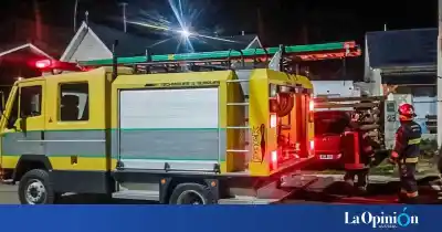 Dejó el calefón encendido en el baño y la casilla rodante terminó envuelta en llamas