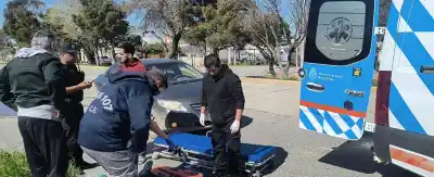 Pedaleaba por una esquina de Comodoro y terminó con el rostro lastimado: qué pasó