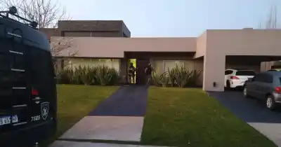 Allanaron la casa de la ex de Pillín Bracamonte y encontraron algo que no esperaban