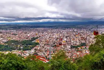 El cielo de Salta ya no sonará igual: los altoparlantes aéreos tienen los días contados