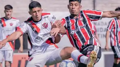 Chacarita y Patronato no se sacan ventajas en una final por la permanencia que recién arranca