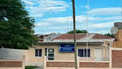 Una lata de cerveza voló contra un policía y su hermano se metió: los dos terminaron tras las rejas