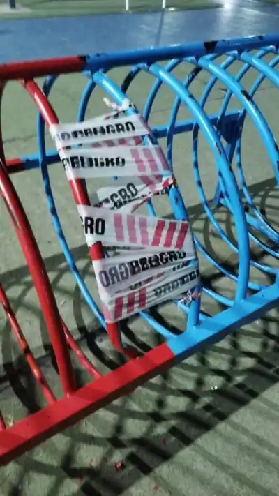 El Parque de la Familia terminó con un nene atrapado a 23:11 y una dotación de bomberos en el lugar