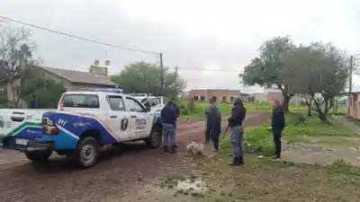 La atacó con un cuchillo de 35 centímetros en pleno barrio Villa Libertad: lo que la Policía descubrió sobre él al detenerlo