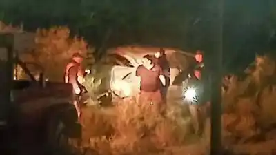 Volvían de madrugada en un auto que quedó hecho chatarra en Caucete: lo que dio el test a la conductora