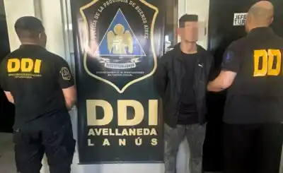Buscaban al prófugo por el crimen de un policía y lo encontraron en medio de una fiesta: el detalle que lo delató