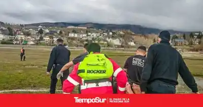 Una mujer de 79 años quedó atrapada en el barro de Bahía Redonda: los bomberos llegaron justo a tiempo