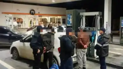 Iba a cargar nafta en la YPF de Alvear y Dorrego: lo que salió del sistema lo dejó sin escape