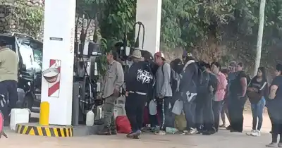 Los surtidores de la Ruta 50 se llenan de autos bolivianos y los vecinos de Aguas Blancas exigen una respuesta