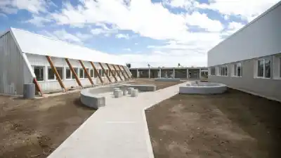 Neuquén ya tiene fecha para las 32 viviendas con pileta climatizada para adultos mayores en La Sirena