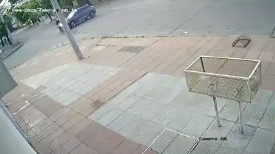 Atropelló a un motociclista y huyó: la familia difundió las imágenes para encontrarlo