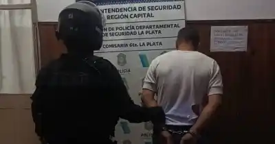 Le dijo a la Policía que no había pasado nada, pero al caminar hacia el pasillo lo delató una maniobra