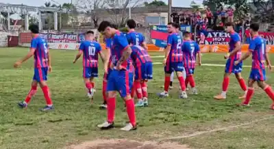 Huracán Villegas no perdonó: goleada 6-0 y pasaje asegurado en el Litoral Norte