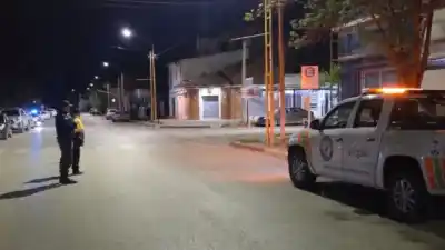 Los pararon a la salida de los bares de Centenario y uno marcó 2,23 de alcohol en sangre