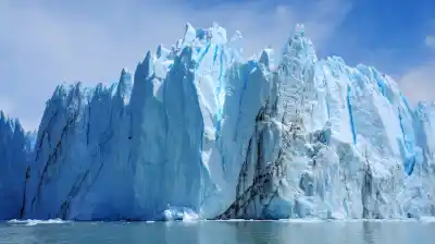 Cubrieron el glaciar con lana en vez de plástico: lo que pasó con el hielo los dejó sorprendidos
