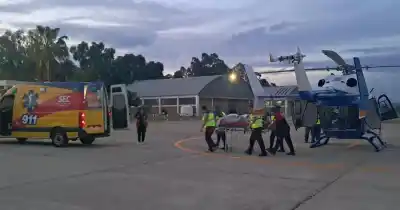 Un incendio frente al Casino de San Martín terminó con un hombre quemado y un operativo aéreo