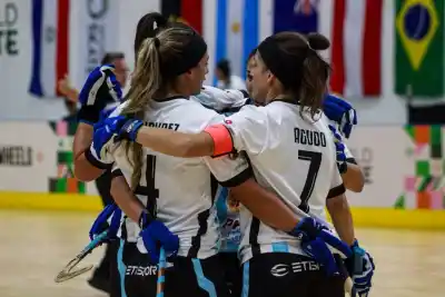 Las Águilas arrancaron el Mundial con una goleada y una figura imparable