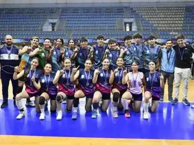 La final del vóley sub 18 tuvo un mismo dueño en las dos ramas: Formosa