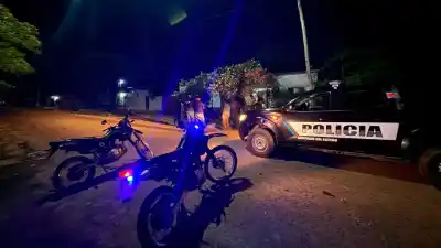 Dos motochorros le arrebataron el celular a una vecina y la Policía cerró Añatuya: ¿dónde quedaron atrapados?