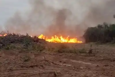 El basural de Los Juríes volvió a arder y los vecinos no aguantan más el humo