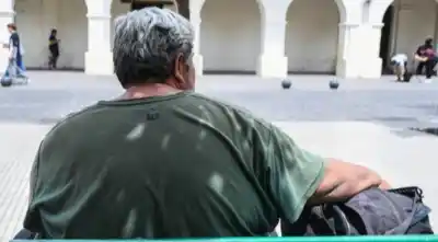 Salta: duermen en la calle y piden reabrir el refugio que funcionó hasta septiembre
