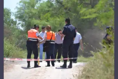 Un vecino lo vio de rodillas a través de las rejas y dio aviso: lo que encontraron adentro