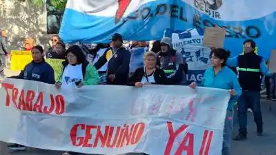 Miles salen a las calles por una medida que dejará sin ingresos a casi un millón de personas